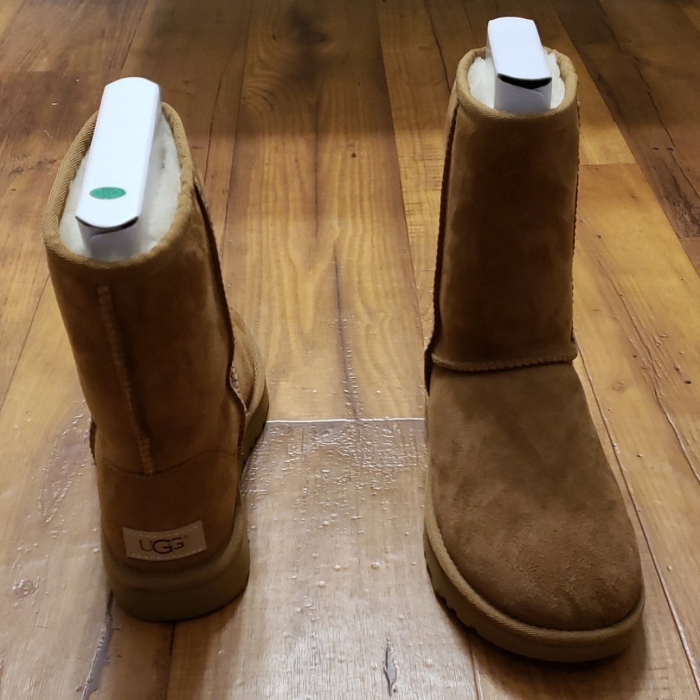 New Tan Uggs Classic